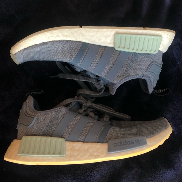 Adidas NMD R1 - Picture 2 of 5